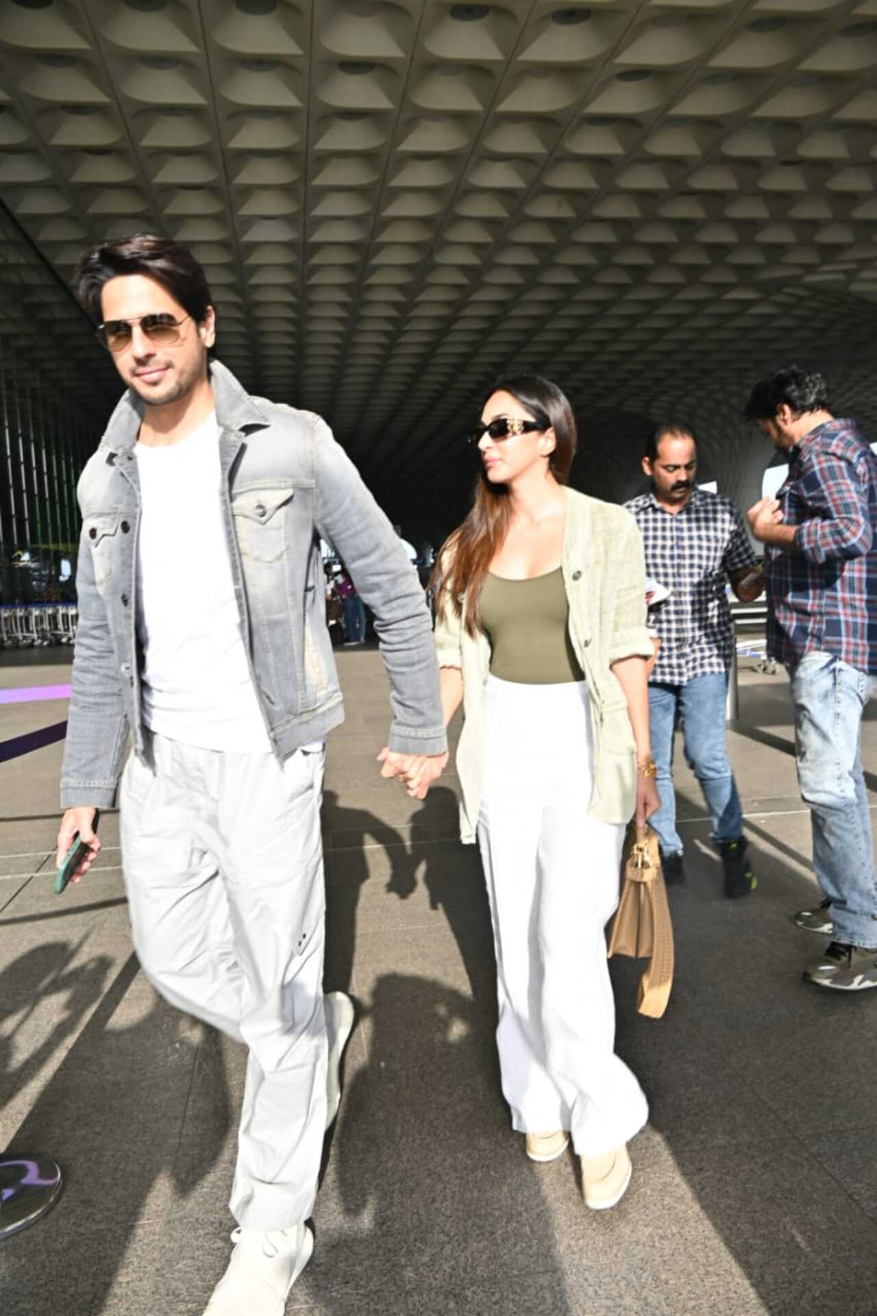 Sidharth was dressed in a white T-shirt paired with a denim jacket. Kiara looked pretty in white pants, a jacket and an olive-green top